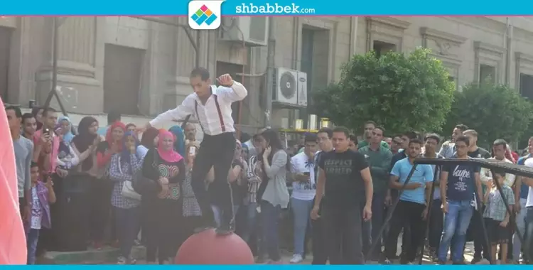  «آداب القاهرة» تستقبل الطلاب الجدد بالسيرك والعروض الفنية (صور) 
