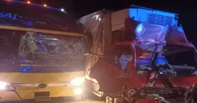 حادث طريق الجلالة اليوم.. مصرع وإصابة 15 في تصادم أتوبيسين وسيارة نقل