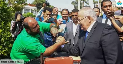 رئيس جامعة القاهرة يهزم مدرب «الريست» ويعد الطلاب بمفاجآت كثيرة