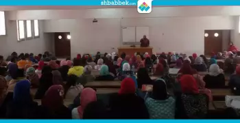 بالندوات التوعوية.. آداب حلوان تواجه الإدمان