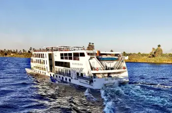 في حادث بنهر النيل.. وفاة سائحة إيطالية في مصر