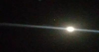 صور ظهور كوكب المريخ بجوار القمر