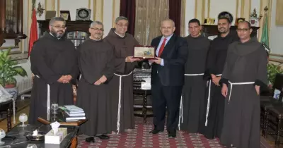 وفد من الرهبان الكاثوليك يزور رئيس جامعة القاهرة (صور)
