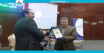 رئيس جامعة بنها يكرم المشاركين في ورشة «الابتكار وريادة الأعمال»