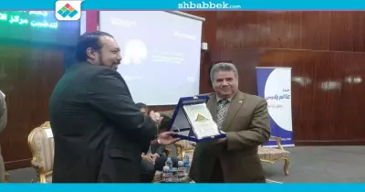 رئيس جامعة بنها يكرم المشاركين في ورشة «الابتكار وريادة الأعمال»