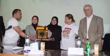 الجامعة الروسية تكرم أسر ضحايا الجيش والشرطة في عيد الأم (صور)