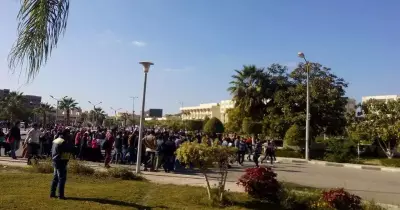 فيديو| مستشار رئيس جامعة الفيوم يقود مسيرة طلابية تضمنا مع «القدس»
