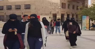 بسبب النقاب.. الجامعة الأمريكية ترفض حضور طالبة حفل التخرج
