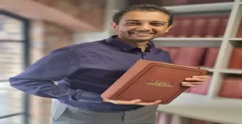 من هو الصحفي محمد يحيى الذي توفي قبل السفر لوظيفة مرموقة بأمريكا؟