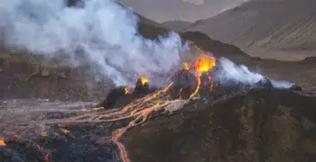 أي مما يلي تعتبر تغير فيزيائي  تكون السحب نزول المطر تشقق الأرض حدوث البراكين؟