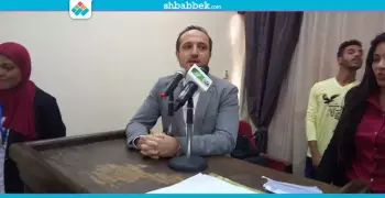 شريف مدكور لطلاب «إعلام حلوان»: «التلفزيون الأمريكي قلدنا في تغطية انتخاباتهم»