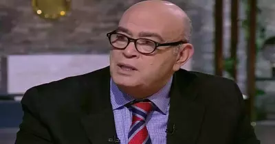 شاهد عماد الدين أديب لحظة استقبال أزمة قلبية كادت أن تنهي حياته في فندق بالإمارات (فيديو)