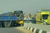 حادث الطريق السياحي.. أتوبيس نقل عام يصطدم بحاجز خرساني