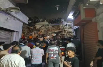 فيديو انهيار عقار السيدة زينب.. 16 أسرة تصارع الموت