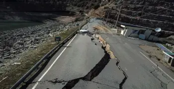 زلزال اليوم يضرب اندونيسيا بقوة 5.8 درجة.. التفاصيل