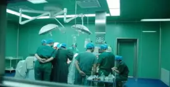 جامعة المنصورة: استخراج 30 ملعقة وشوكة وخواتم من بطن شاب