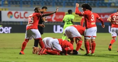 وفاة والد لاعب الأهلي الشاب ونجوم الفريق يساندونه