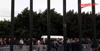 محاولة انتحار جماعية حرقا بالبنزين أمام مجلس النواب التونسي (فيديو)