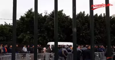 محاولة انتحار جماعية حرقا بالبنزين أمام مجلس النواب التونسي (فيديو)