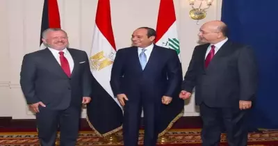 قمة مصرية عراقية أردنية تطالب بمنع إسرائيل من التوسع في بناء المستوطنات