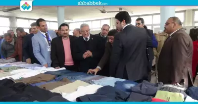 افتتاح معرض للملابس بأسعار مخفضة في جامعة المنيا (صور)
