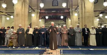 الطالب محمد عبد النبي يؤم المصلين في تراويح رمضان.. فيديو