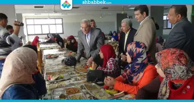 صور| رئيس جامعة المنيا يستمع لشكاوى طلاب المدن
