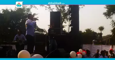 علي الهلباوي يشعل حفل طلاب تجارة عين شمس بـ«مرسال لحبيبتي» (فيديو)