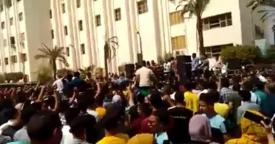 دي جي ورقص على أنغام المهرجانات في حرم جامعة بني سويف (فيديو)