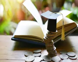 متى تنزل المكافأة لطلاب الجامعات في أبريل 1447هـ بالسعودية؟.. قيمتها حسب التخصصات