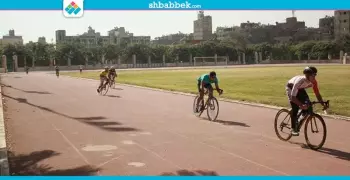 طالبة تحصد المركز الأول بسباق الدرجات في جامعة القاهرة