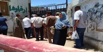 أولياء أمور طلاب بالثانوية العامة بالدقهلية يضربون المراقبين بالحجارة «للسماح لأبنائهم بالغش»