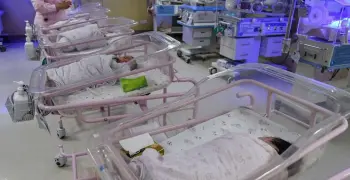 حدث نادر.. امرأة تلد 3 توائم في المنيا (صورة)