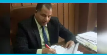 عميد آداب بني سويف يوقع على استمارة «علشان تبنيها»