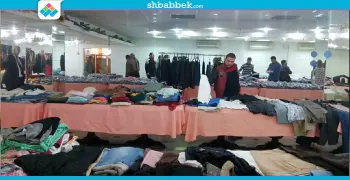 إقبال كبير من الطلاب على معرض الملابس بجامعة بنها