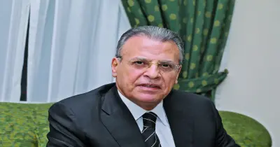 هل جمال ريان هو أول مذيع ظهر على شاشة الجزيرة الإخبارية؟