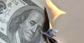 خبير اقتصادي: اللي معاه دولار دلوقتي بيخسر فيه (فيديو)