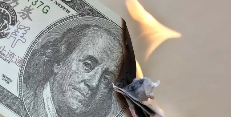  خبير اقتصادي: اللي معاه دولار دلوقتي بيخسر فيه (فيديو) 