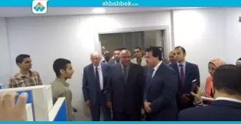 صور| وزير التعليم العالي يتفقد مدينة البحوث الإلكترونية