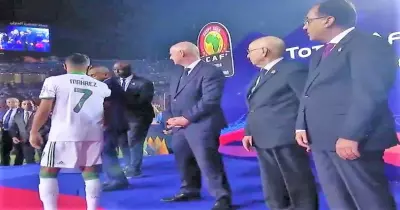 تعليق رسمي على واقعة رفض محرز مصافحة رئيس الوزراء المصري (فيديو)