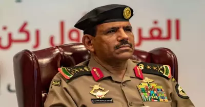 من هو الفريق أول خالد بن قرار؟ وما سبب إنهاء خدمته؟