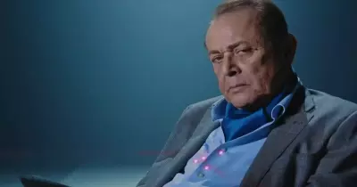 لماذا يحبون «ساحر السينما المصرية» محمود عبدالعزيز؟