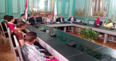 جامعة عين شمس تستقبل 18 طالبا حصلوا على منح من «المصرية للتكرير»