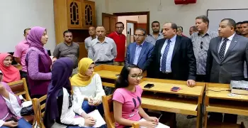 رئيس جامعة بني سويف يفتتح الدورات التدريبية بكلية الآداب