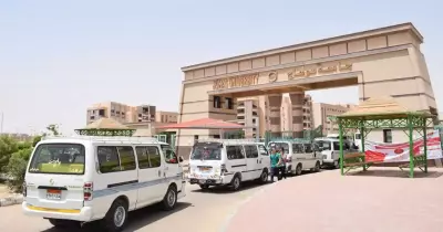 السماح للسيارات بنقل الطلاب حتى لجان الامتحانات داخل جامعة سوهاج