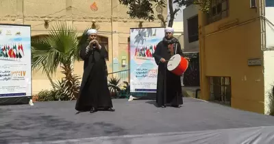رقص ومزمار بلدي في احتفالية يوم الشعوب بكلية فنون تطبيقية حلوان