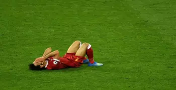إصابة خطيرة لـ«محمد صلاح» خلال مباراة نيوكاسل