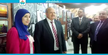 نائب رئيس جامعة القاهرة يفتتح معرض الطلاب للفنون التشكيلية (صور)