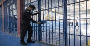 السجن المؤبد للقاضي السابق المتهم بقتل طليقته رميا بالرصاص في أكتوبر بسبب خلافات أسرية