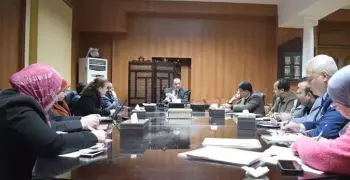 إنشاء مسجد واستوديوهات لطلاب الإعلام.. رئيس جامعة بني سويف يجتمع بلجنة المنشآت